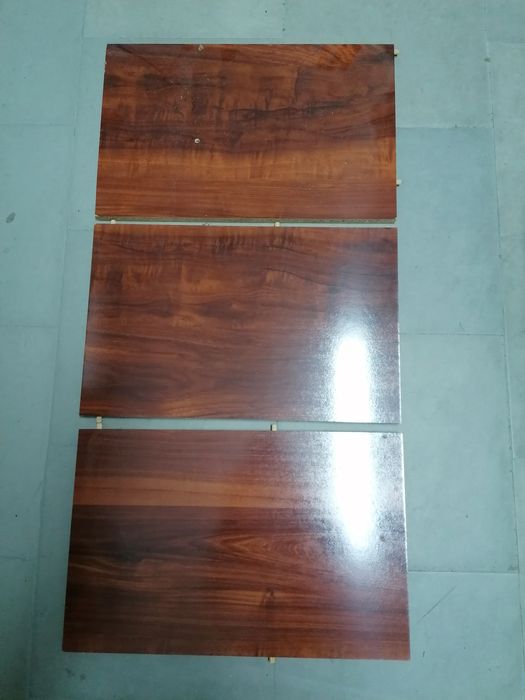 5 prateleiras de cor castanha