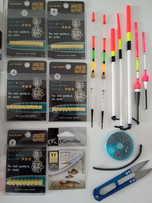 набір для поплавочної ловлі - поплавки, гачки, грузи, леска