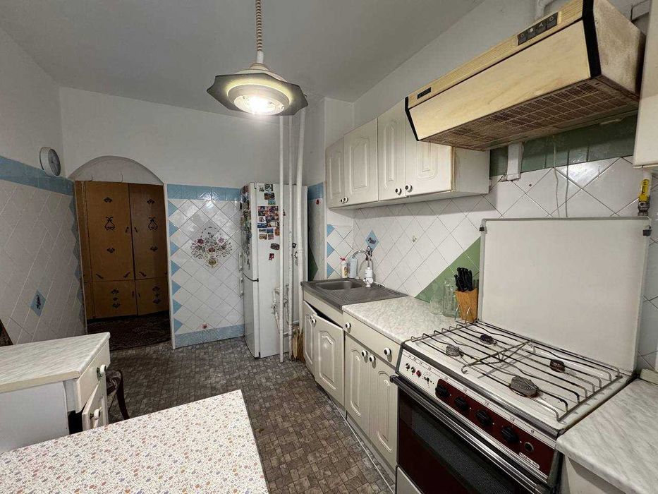 Продам 4-кімнатну квартиру