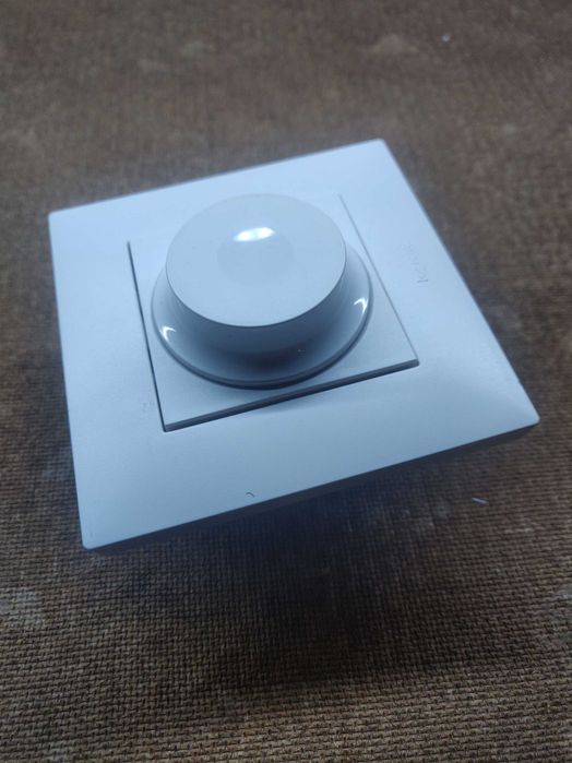 Regulador de intensidade de luz