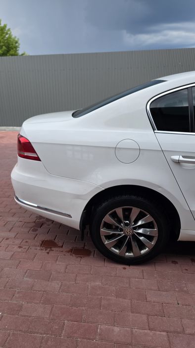 Passat B7 2011 2.0 дизель Автомат європа