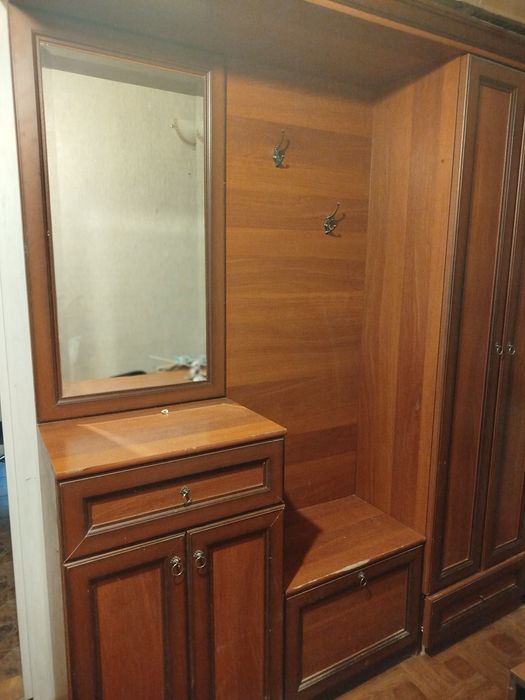 Продаж вживаних меблів
