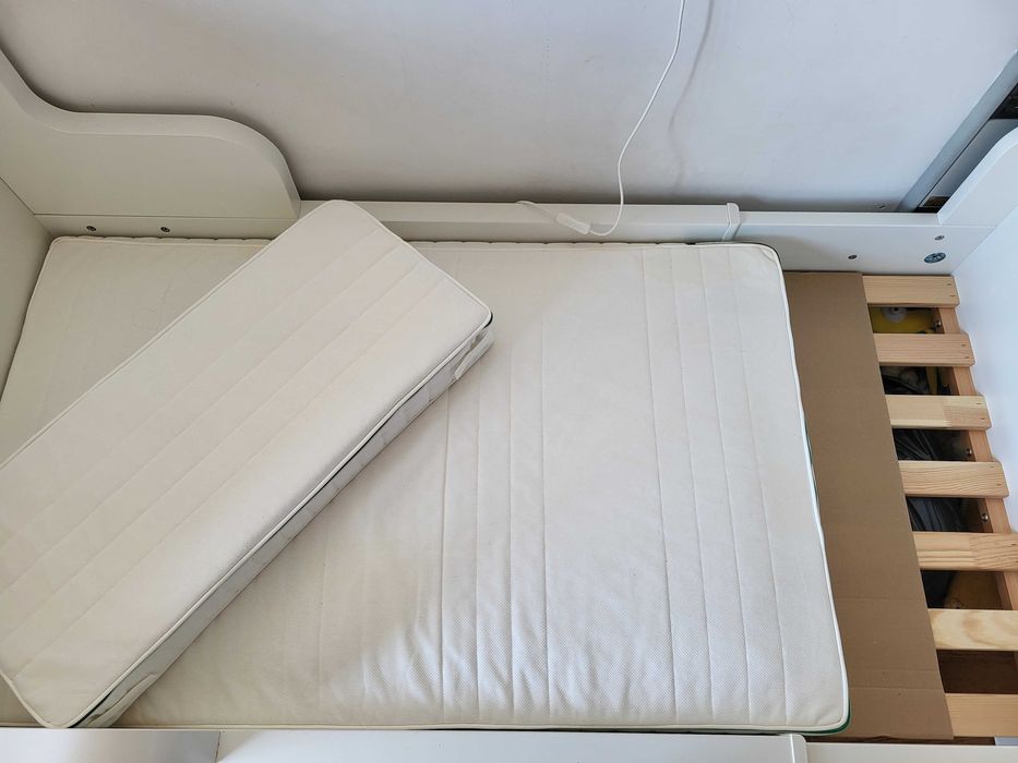 Cama extensível com colchão IKEA