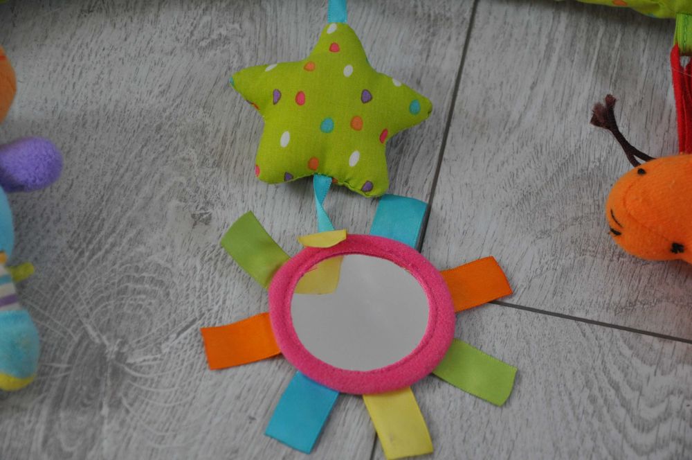 Pałąk do wózka kołyski łóżeczka fotelika samochodu zabawki żywe kolory