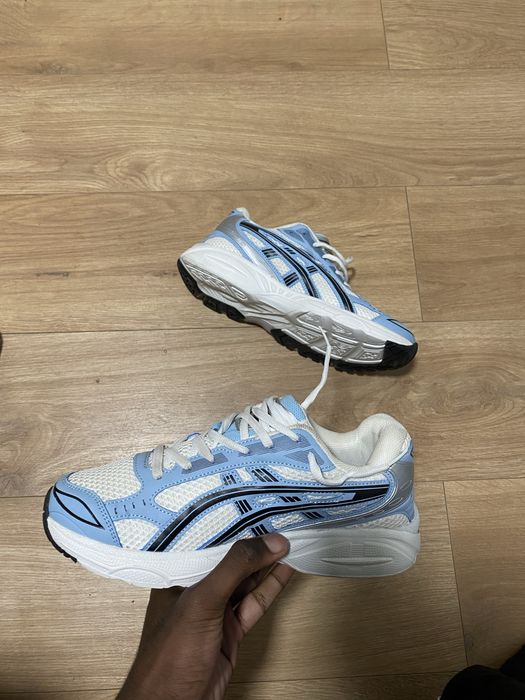 Tenis asics muito novo