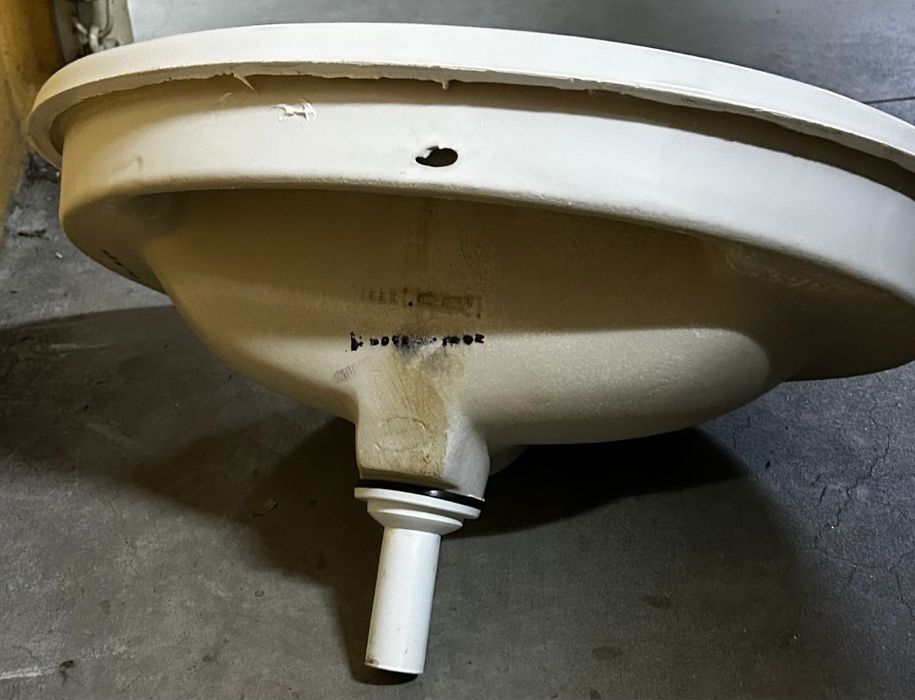 Lavatorio branco da marca Roca