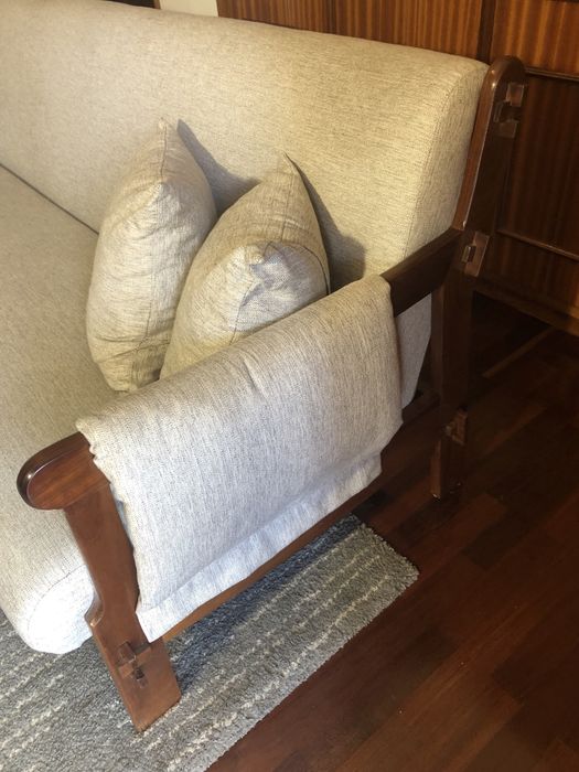 Sofá de três lugares