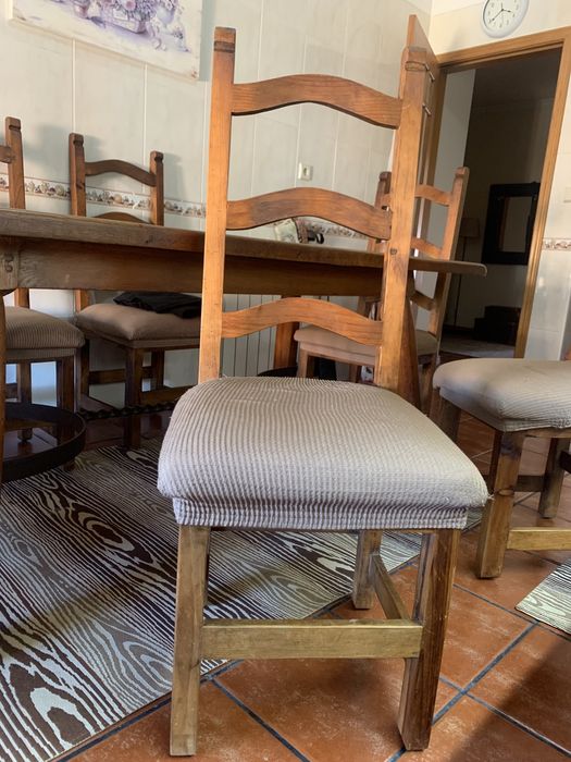 Mesa de carvalho com acabamento em ferro fundido