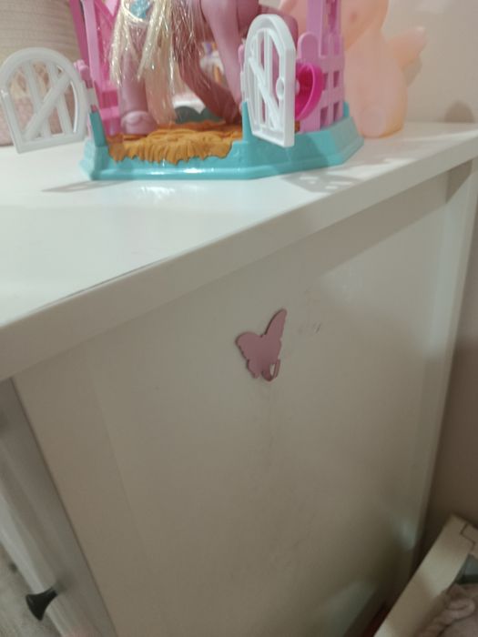 Cómoda HEMMES Ikea
