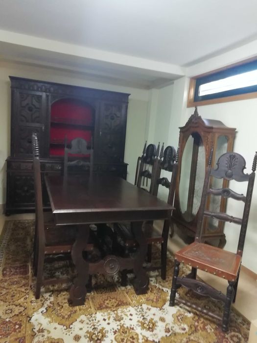 Mobília de sala vintage em pau-santo entalhado e couro gravado