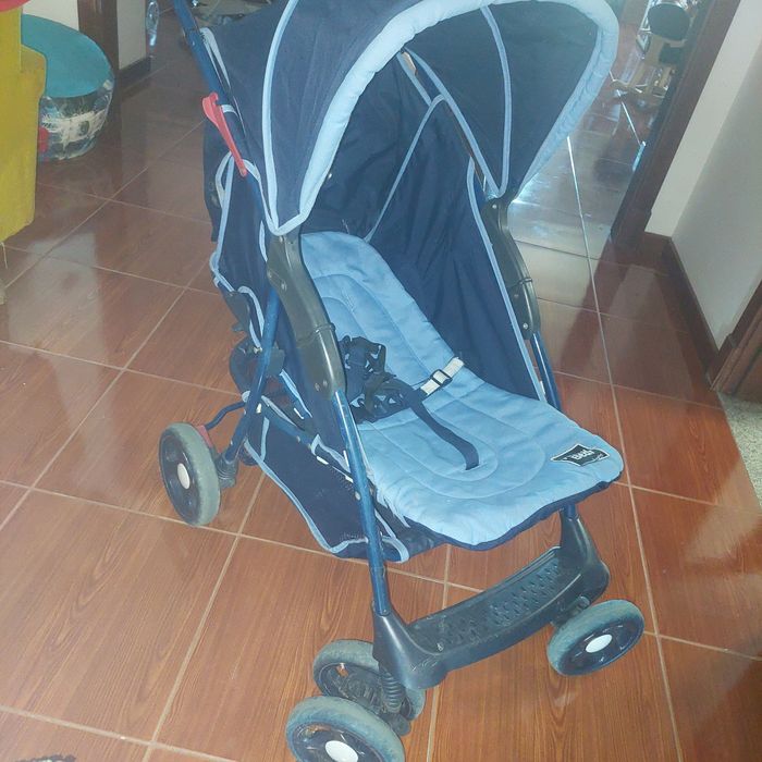Carrinho de bebé e andador