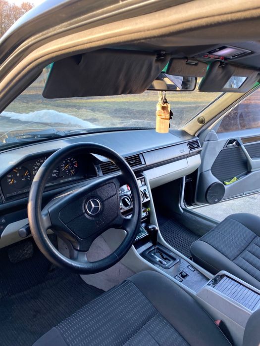 Продам W124 E220