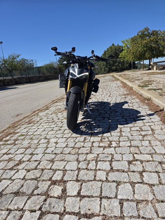 ducati streetfighter v4s