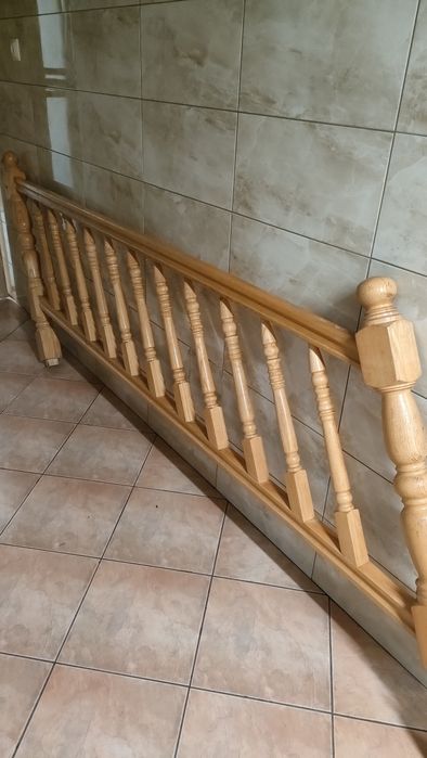 Drewniana barierka na klatkę schodową