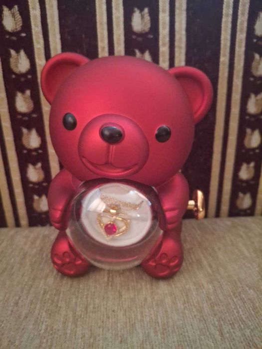 Ведмедик з трояндою та підвіскою