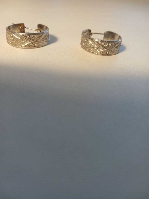 Гарні жіночі сережки