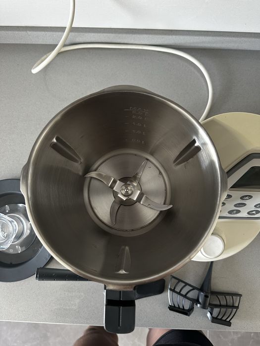 Vendo Robot de cozinha Yammi (como nova)