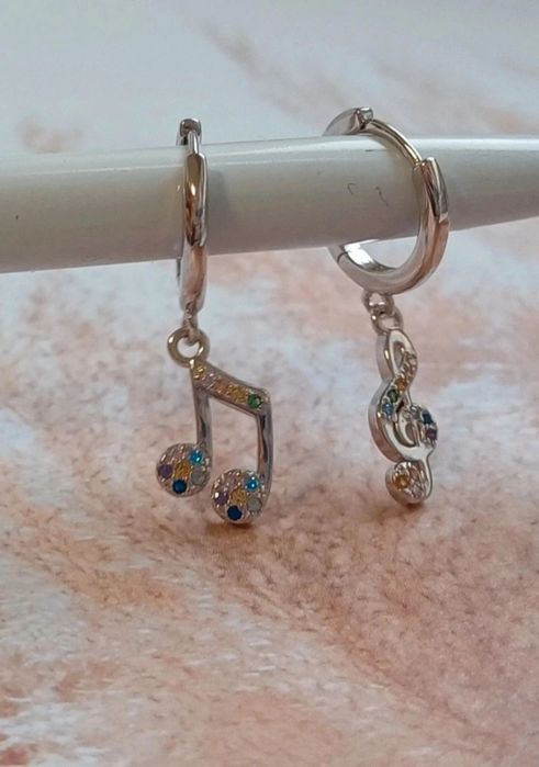 Niezwykłe kolczyki nutka i klucz wiolinowy