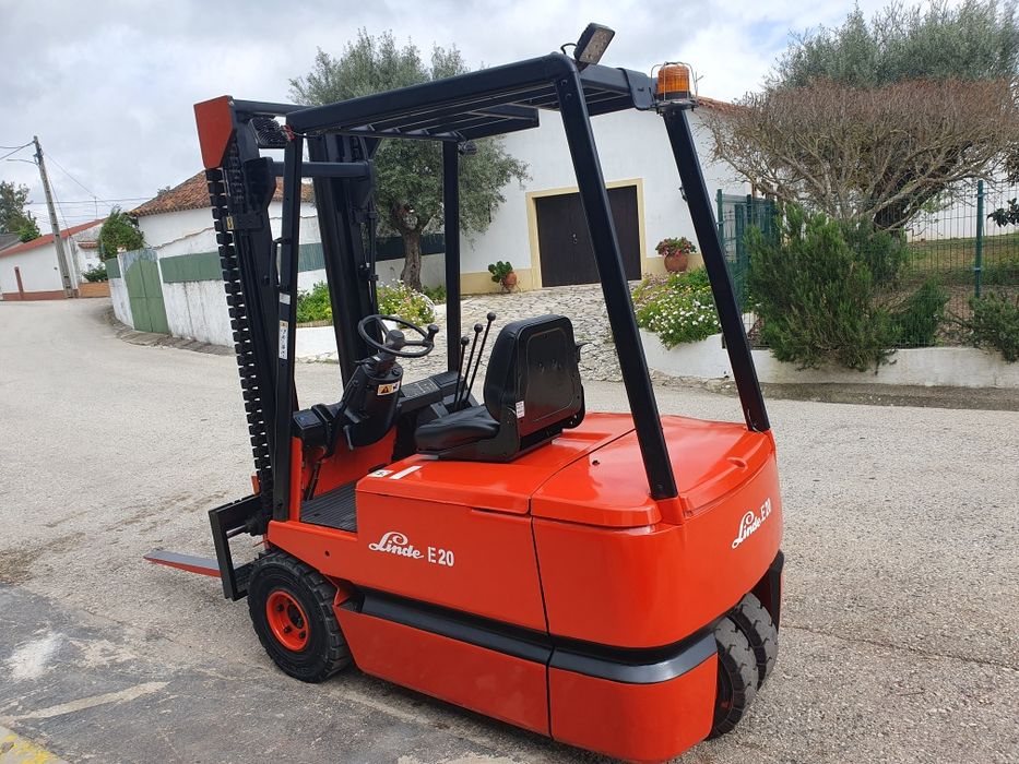 Empilhador eletrico linde 2 t