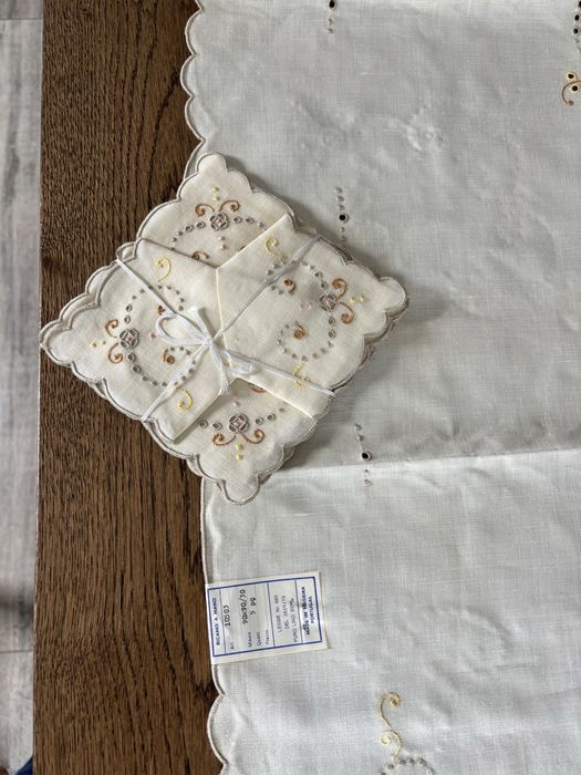 Toalha de mesa de chá em linho com bordado da ilha da Madeira 90x90