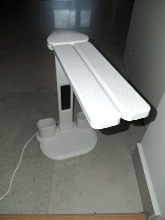 Lampa led na biurk z zegarem i data