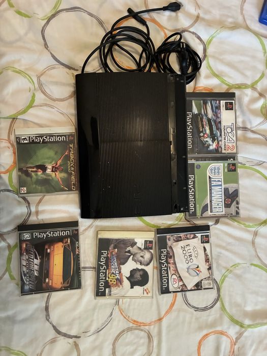 PS3 Super Slim + jogos + cabos — 55€