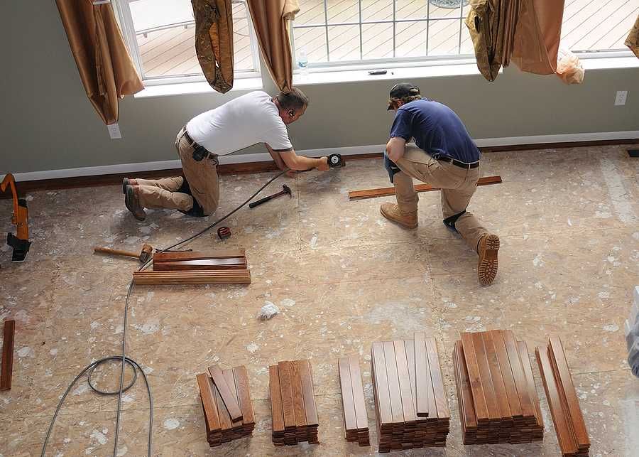 Executamos serviços profissionais de montagem, instalação, colocação, reparação e acabamento de pavimentos, para obras de remodelações e reabilitações