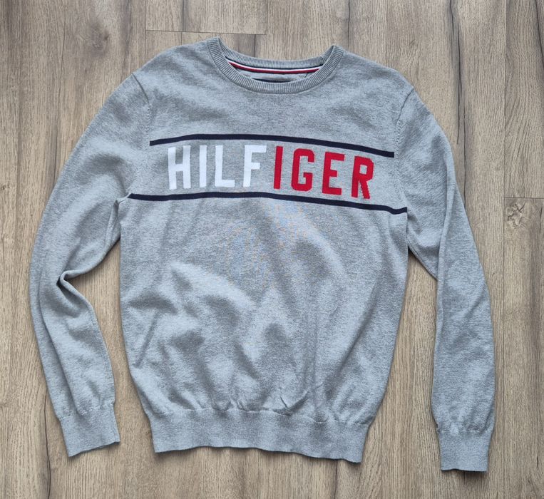 Sweter męski S Tommy Hilfiger 
Normalne ślady użytkowania I prania