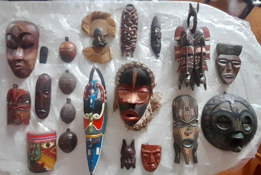 Lote de 20 Máscaras africanas