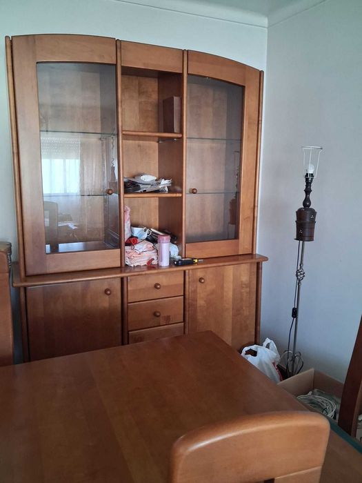 Mobília de sala móvel cristaleira + mesa de jantar e 6 cadeiras