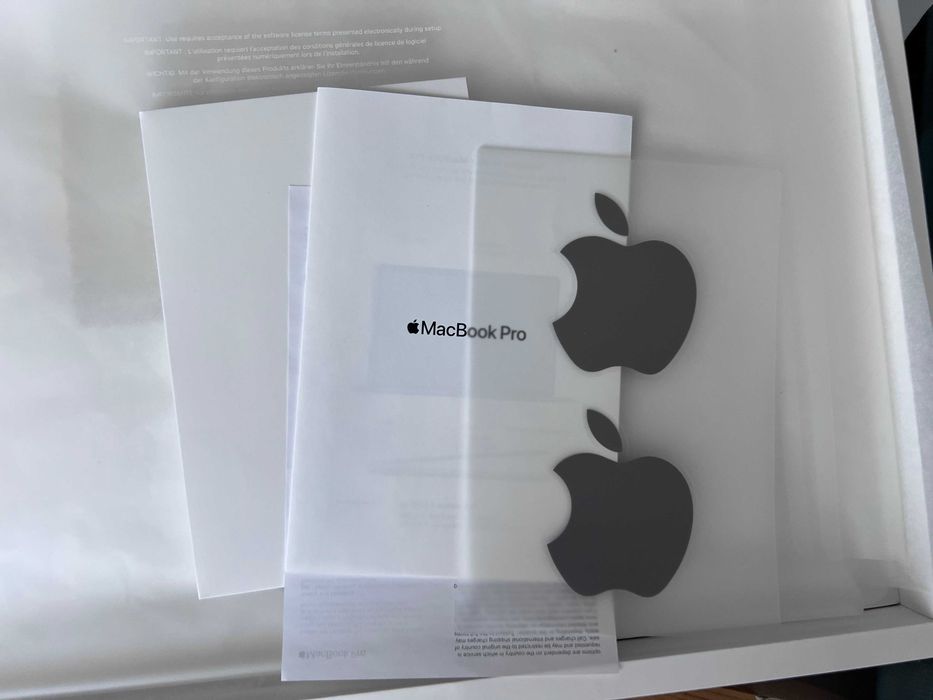 Продам ноутбук MacBook Pro, 16", Intel i9, 16 GB RAM, 1Tb