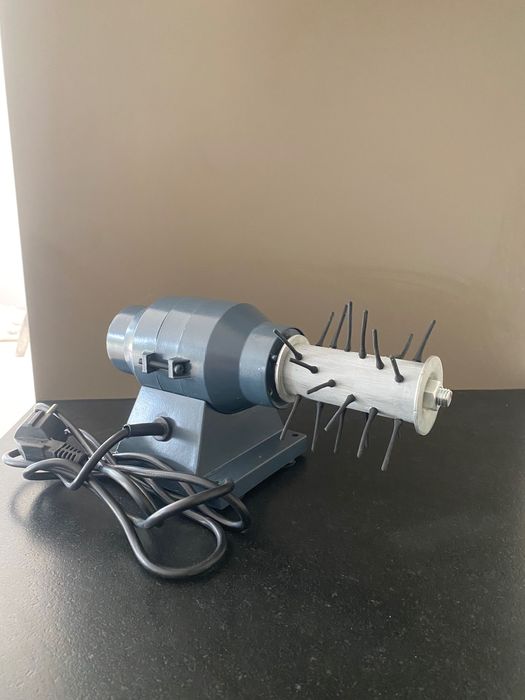 Máquina para depenar tordos/aves