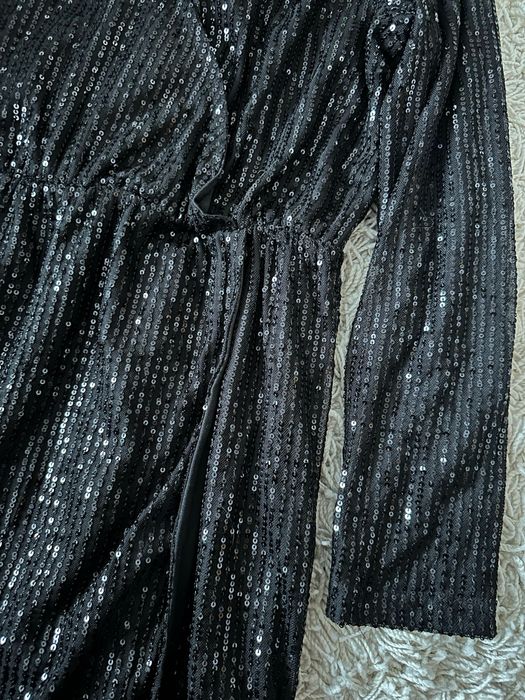 Чорна сукня з блискітками
