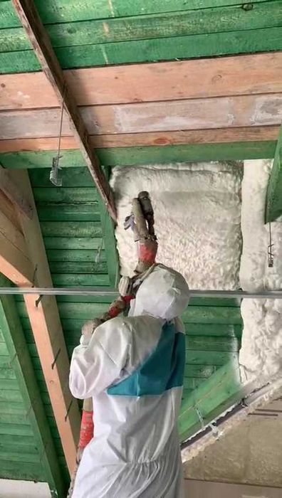 Ocieplanie, izolacje kanadyjską pianą PUR icynene. wdmuchiwanie wełny