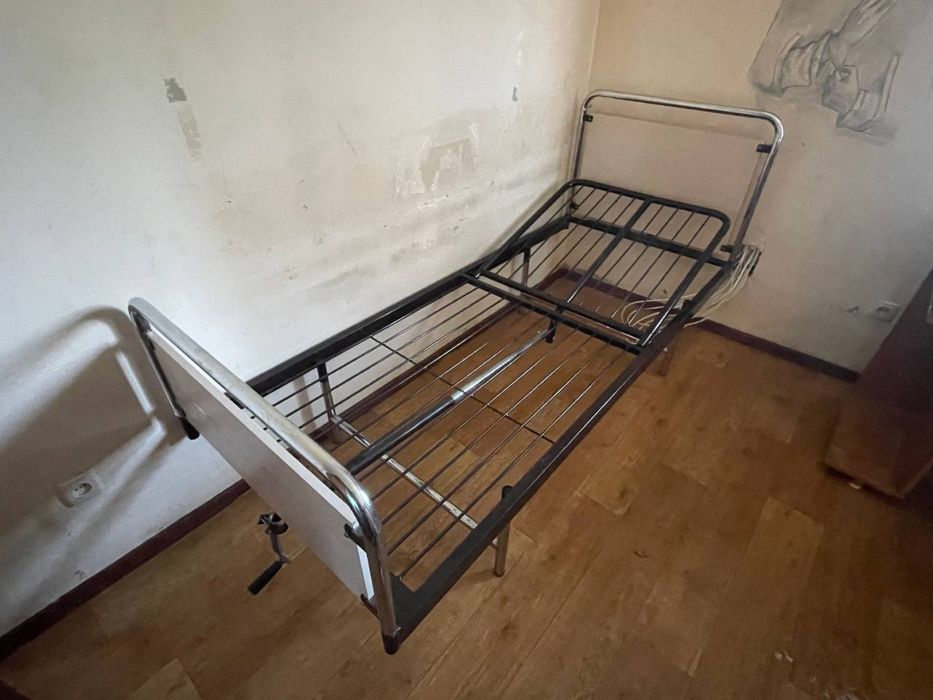 Кровать с регулируемым наклоном