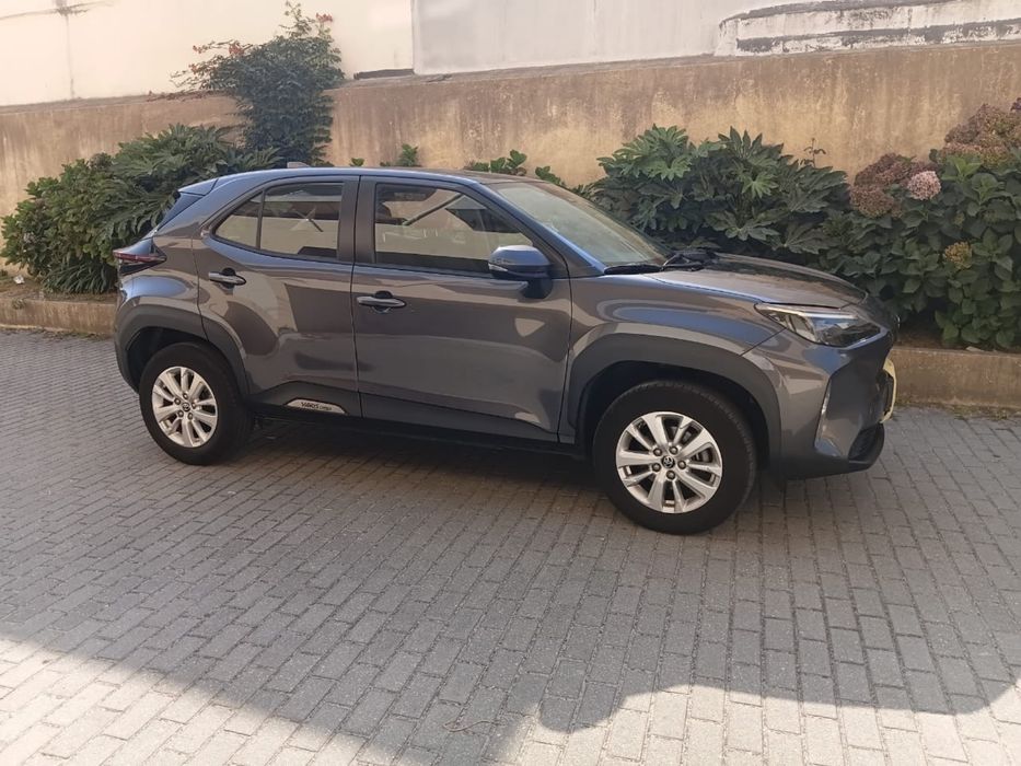 Toyota Yaris Cross Híbrido — 31.000 km / Garantia Toyota