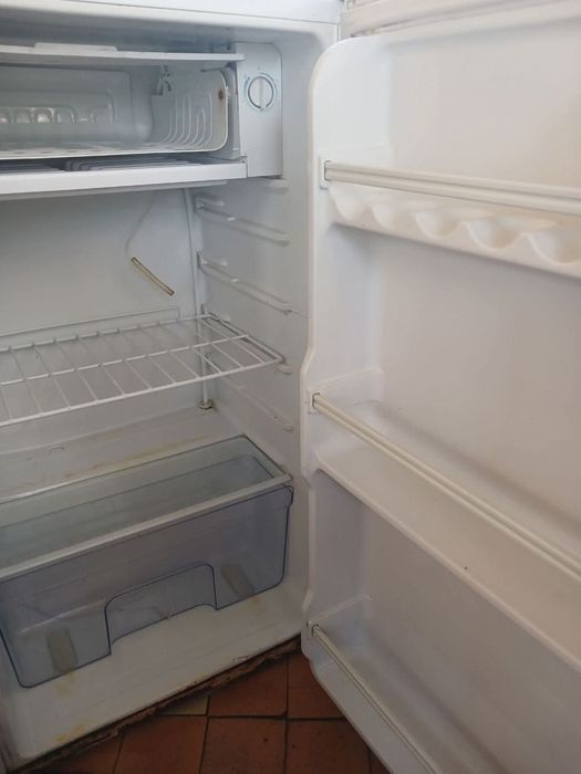 Продаю холодильник маленький бу