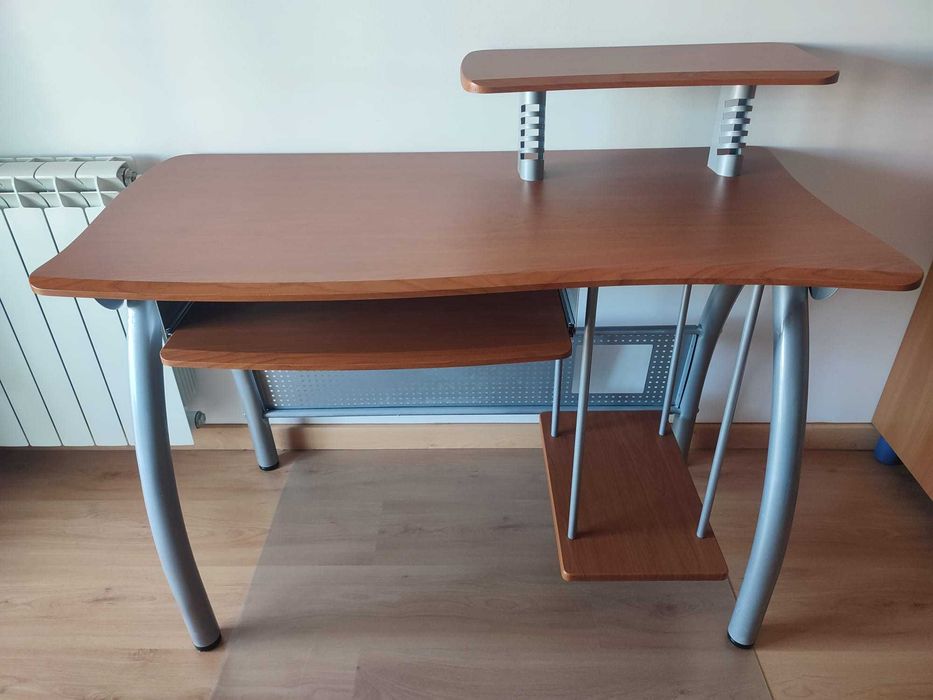 Secretaria adaptada para computador fixo