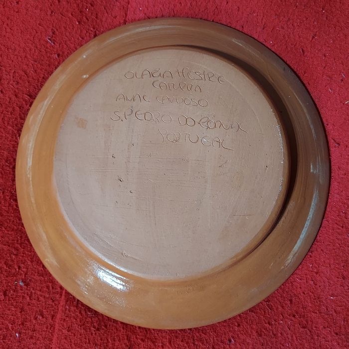 Prato em barro pintado à mão
