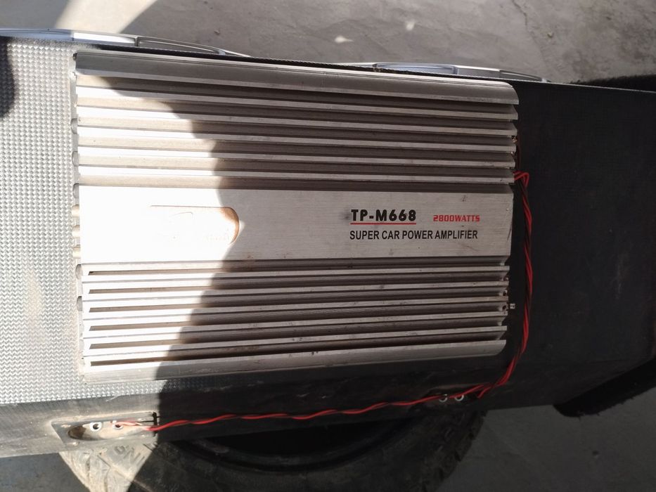 Продам сабвуфер JBL