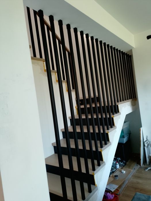 Schody drewniane, balustrady