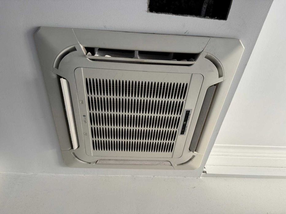 Ar Condicionado de Teto (18 000 BTU)