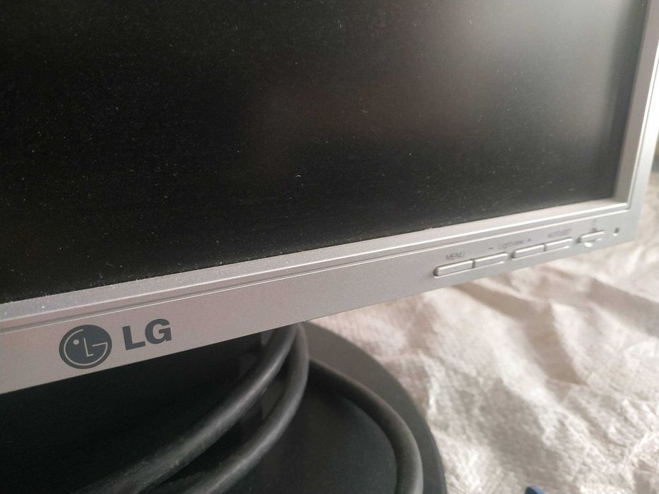 Монітор LG Flatron L1751SQ 17'' для графіки ігор офісу