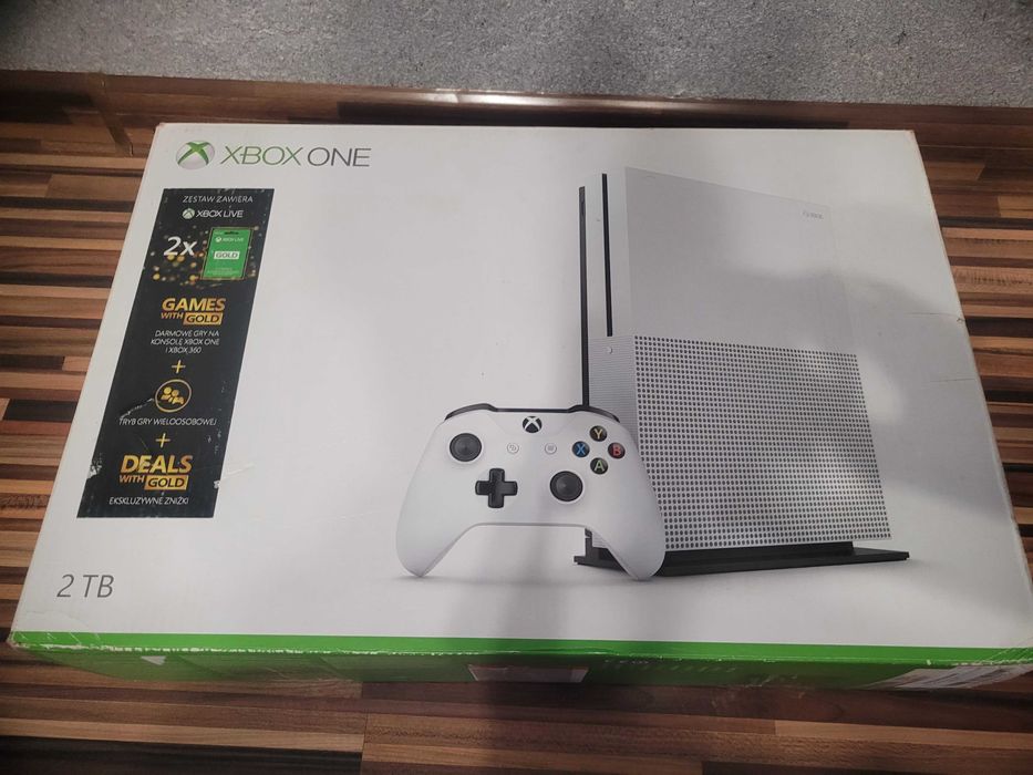 XBOX ONE S 2TB+Kinect+диски. Стан нового.