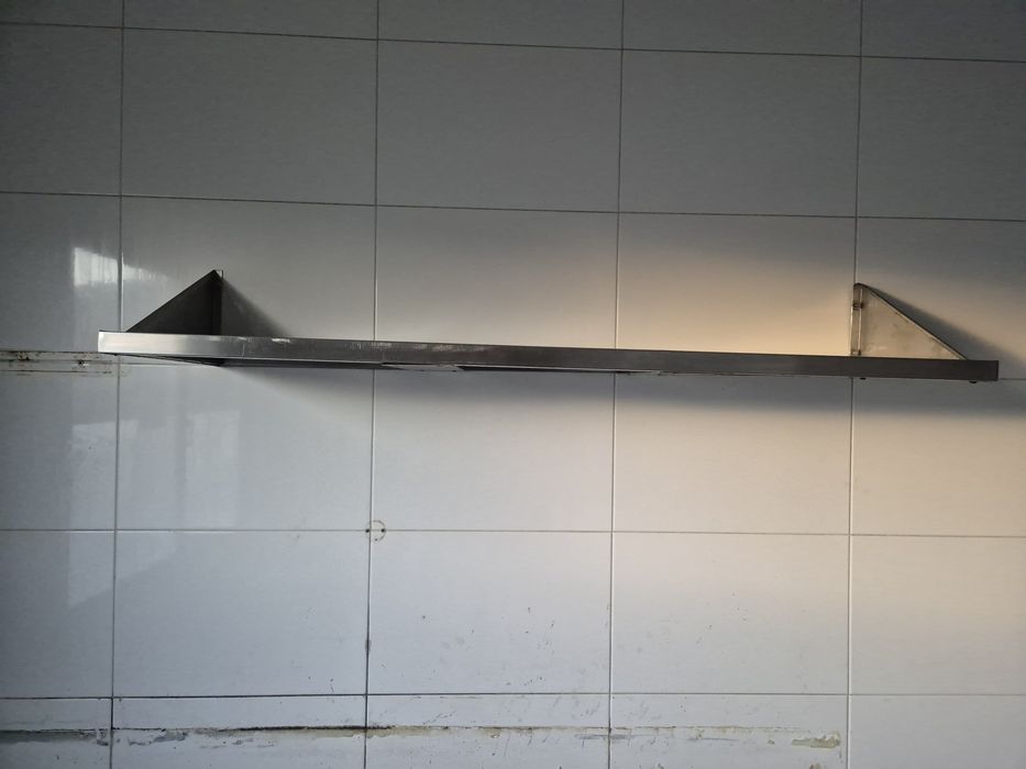 Estantes murais em inox