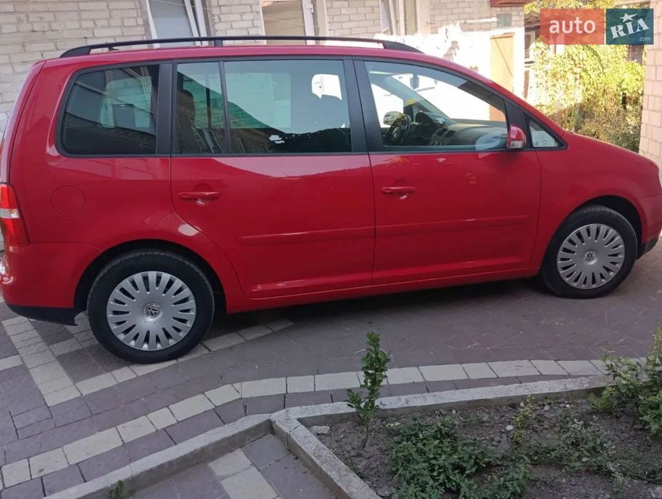 Автомобіль фольцваген туран