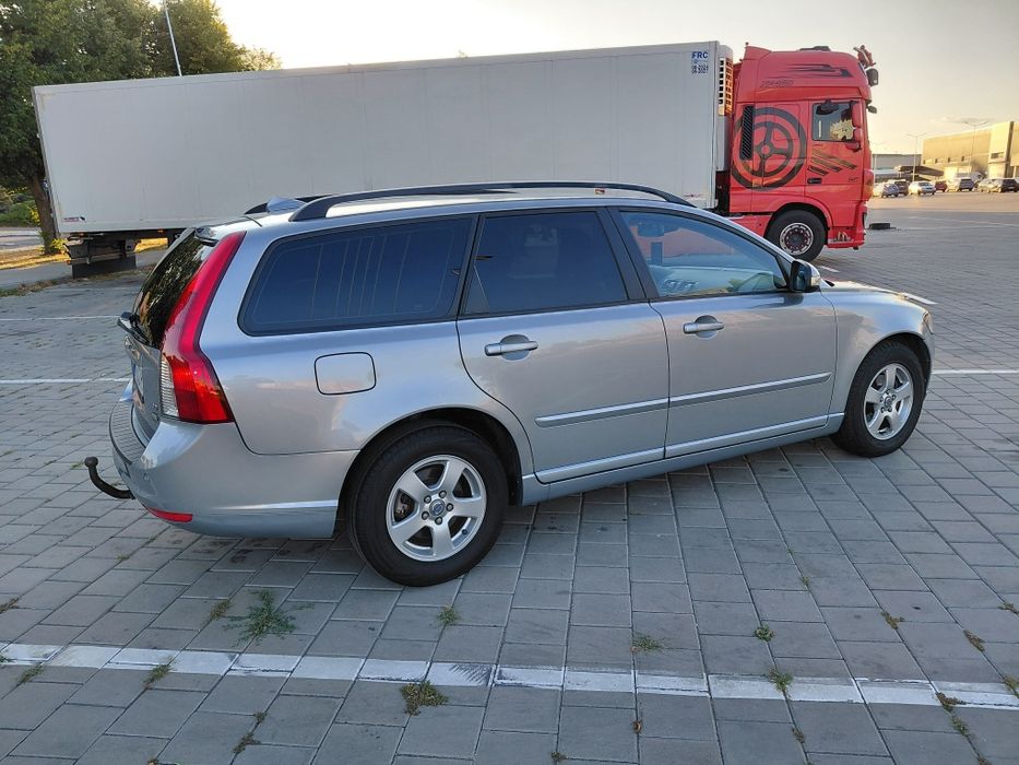 Продаю VOLVO V50.