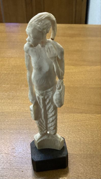 Escultura Africana em material nobre