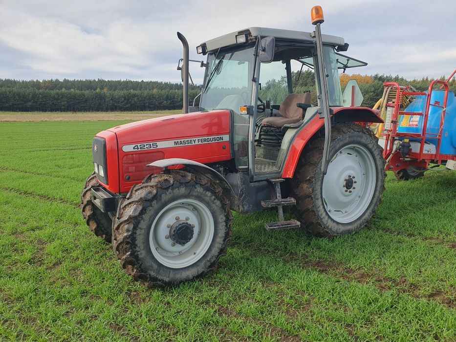 Massey Ferguson 4235