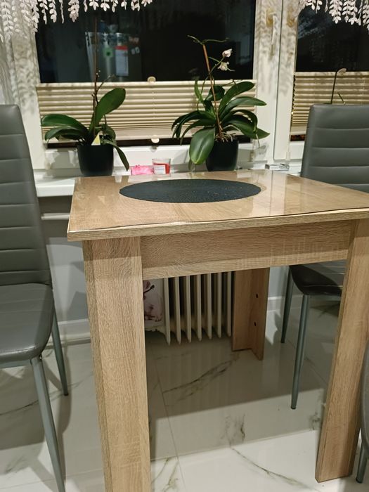 Sprzedam stół kuchenny  +4 krzesla